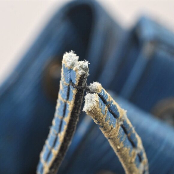 Authentic Louis Vuitton Epi Petit Noe Shoulder Drawstring Bag Blue - Picture 2 of 16